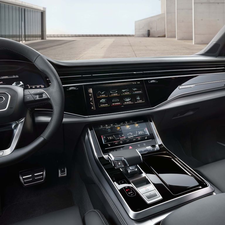 Audi Q7 interior design with focus on the cockpit