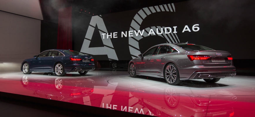 Audi A6 e o protótipo Audi e-tron no Salão de Genebra